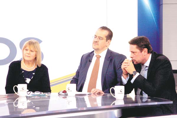 El litigante internacional (der.) participó anoche en "Cambios".