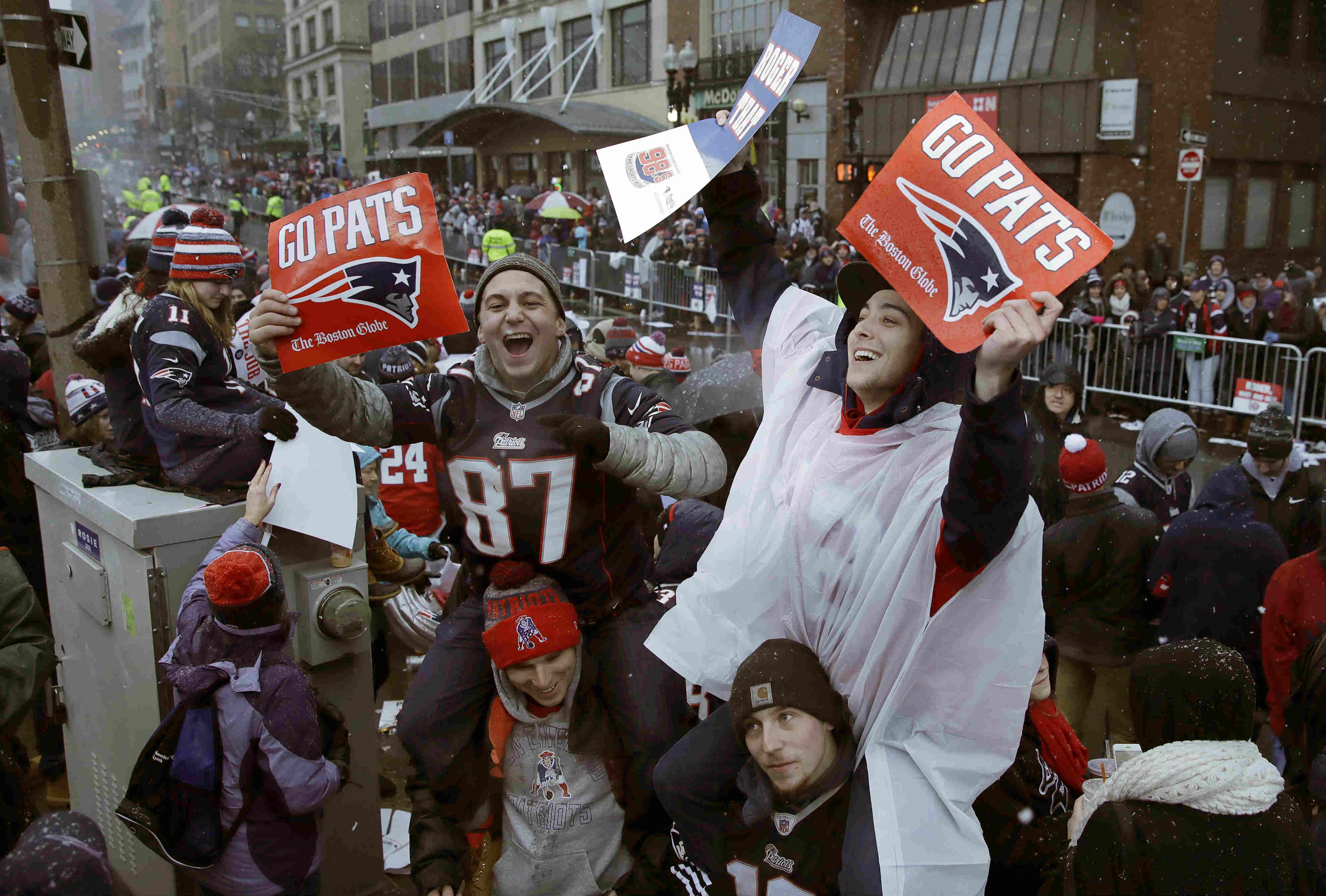 Fans de los Patriotas se preparan para el desfile del campeón