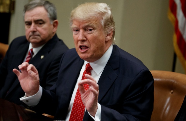 El presidente de Estados Unidos buscará que la Corte Suprema discuta el veto migratorio.