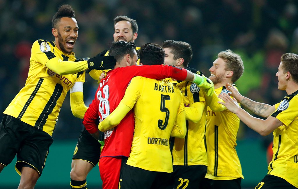 Los jugadores del Borussia celebrán el triunfo ante el Hertha Berlín.