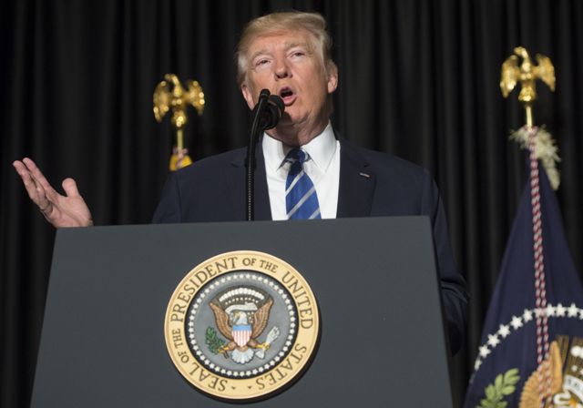 El presidente de Estados Unidos, Donald Trump, en un encuentro con alguaciles y policías.