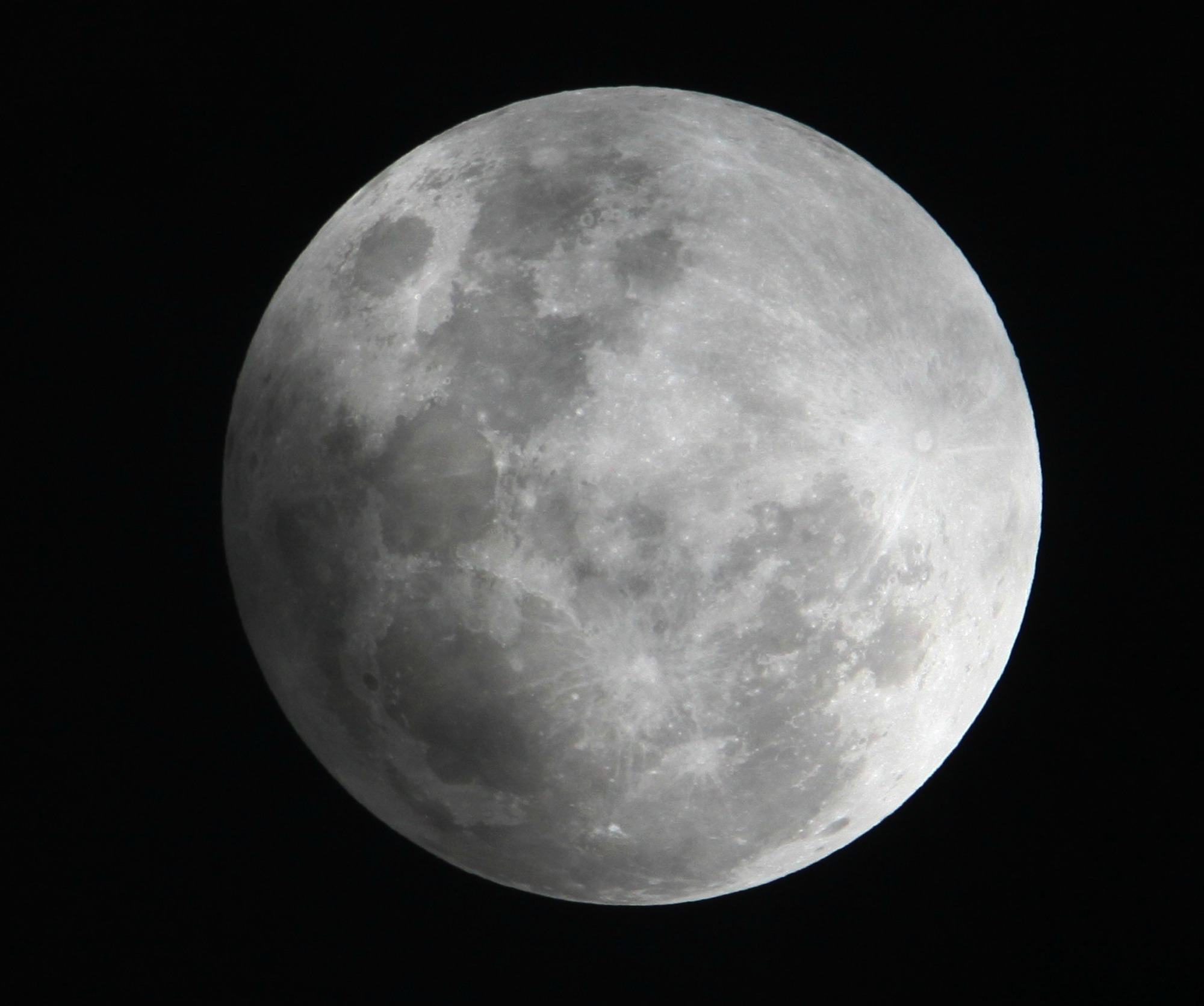 El satélite natural no se oscurecerá totalmente como en un eclipse total, sino solo una parte, y podrá verse desde la mayor parte del mundo.