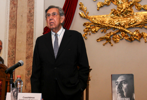 El coordinador de Asuntos Internacionales de la Ciudad de México, Cuauhtémoc Cárdenas, consideró que el muro que pretende construir el presidente esta