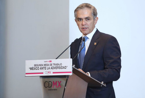 El jefe de Gobierno de la Ciudad de México, Miguel Ángel Mancera, participó en la conferencia "México ante la adversidad".