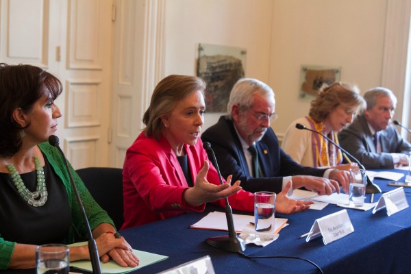 Laura Elena Herrejón, María Amparo Casar, Enrique Graue y María Elena Morera hablaron sobre la marcha "Vibra México".