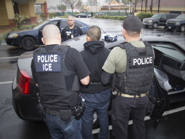En Los Ángeles arrestaron a 160 migrantes con antecedentes en cinco días.