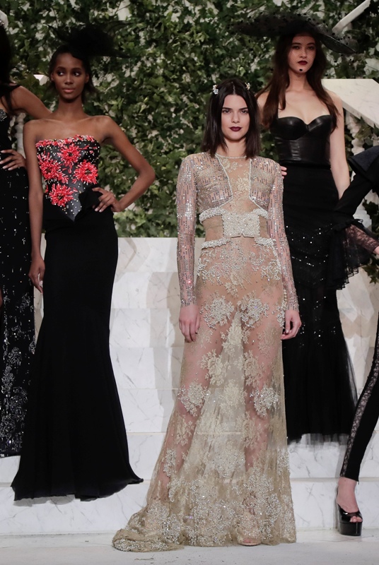Kendall Jenner modeló para la marca La Perla. 