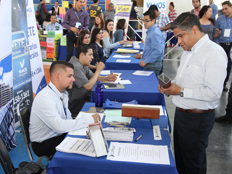 Entre las que ofertaban mayor cantidad de empleos esta ocasión estuvieron Oxxo, Home Depot, Femsa, Farmacias Benavides y Soriana, entre otras.