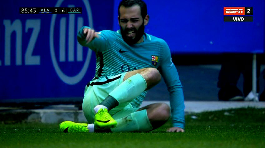 Aleix Vidal se lesionó durante el duelo