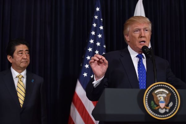 El presidente de Estados Unidos, Donald Trump, y el primer ministro de Japón, Shinzo Abe.