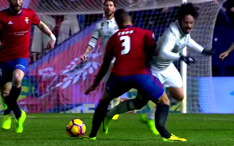 Tano (Osasuna) se llevó la peor parte tras choque con Isco (Real Madrid)
