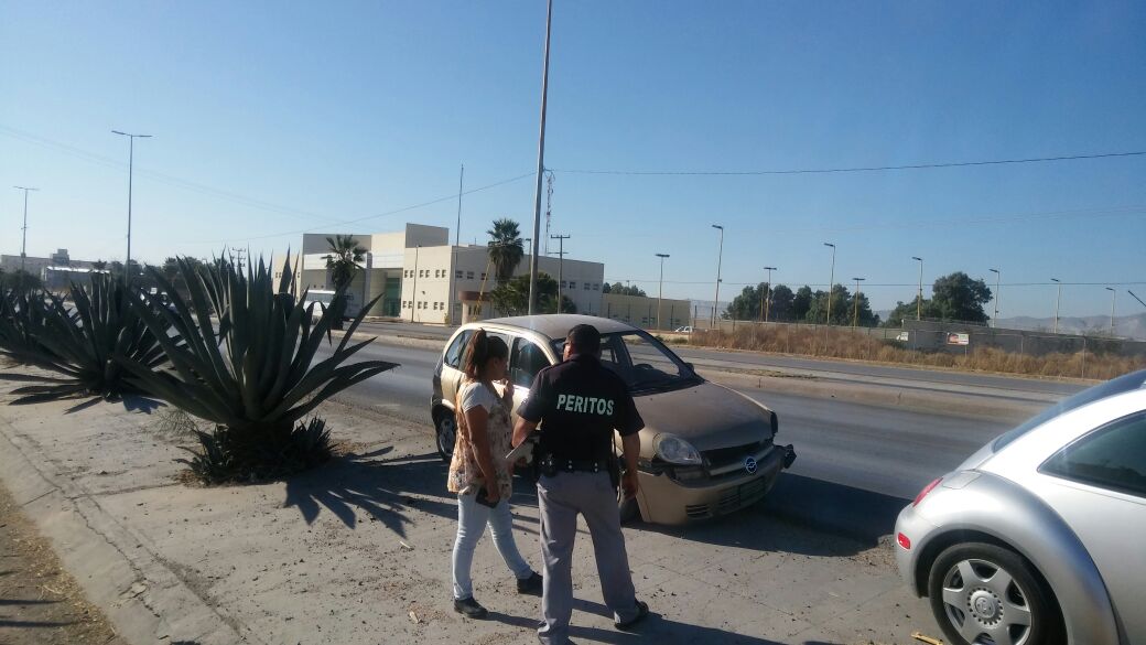 En Torreón, se reportó un accidente provocado por un choque previo sobre el Periférico.