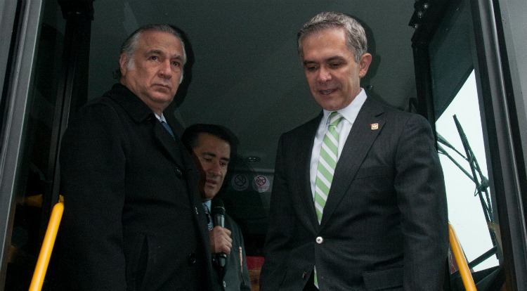 A la izquierda, Miguel Torruco Marqués.