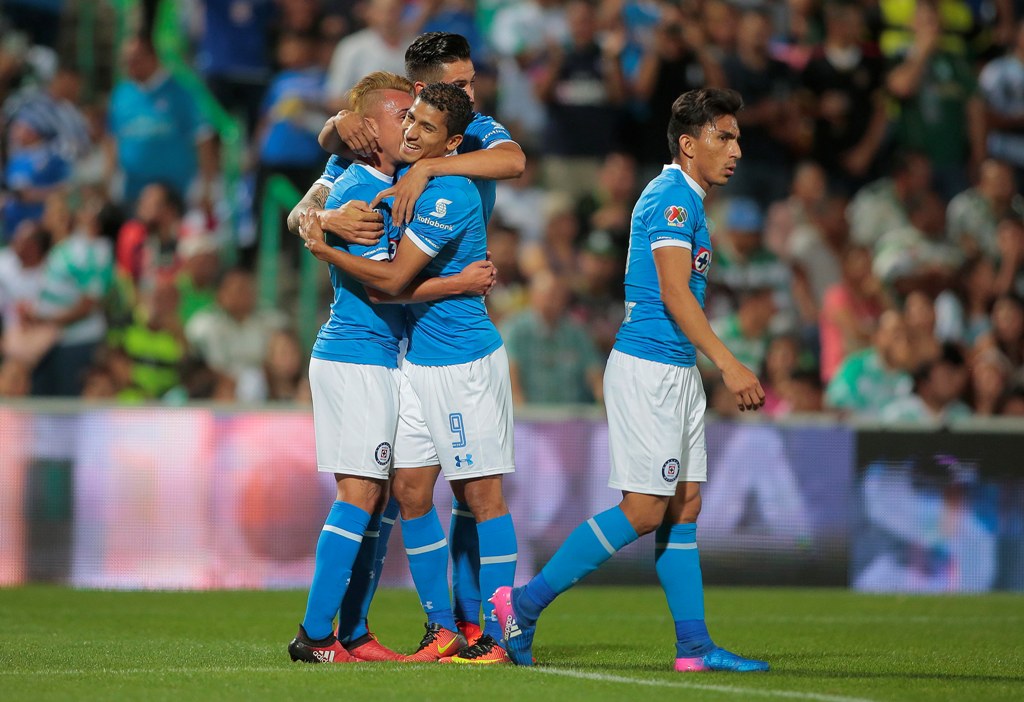 Cruz Azul celebra el gol de Martín Rodríguez
