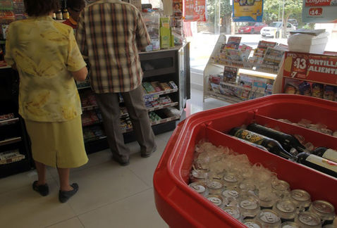 Se confirmó que el video donde aparecen clientes adentro de la tienda, eran los empleados sin el uniforme. 
