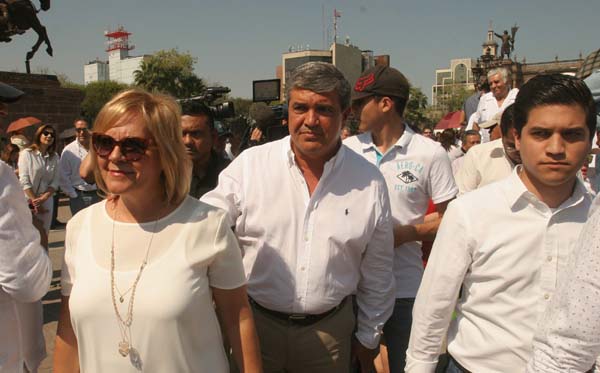 El funcionario acudió a la manifestación contra Donald Trump.