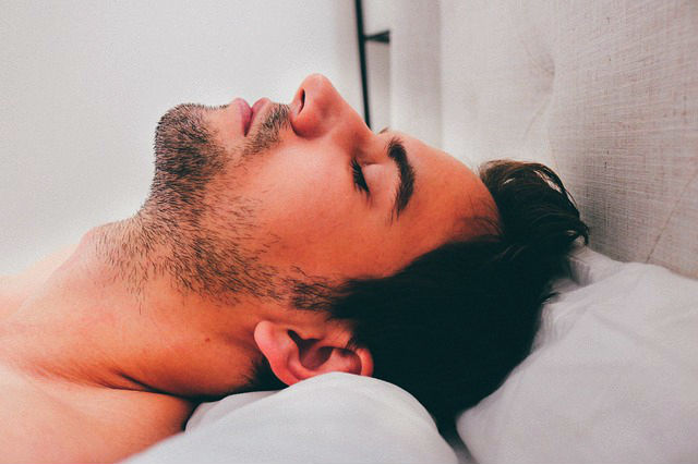 Dormir mal afecta tu desempeño sexual.