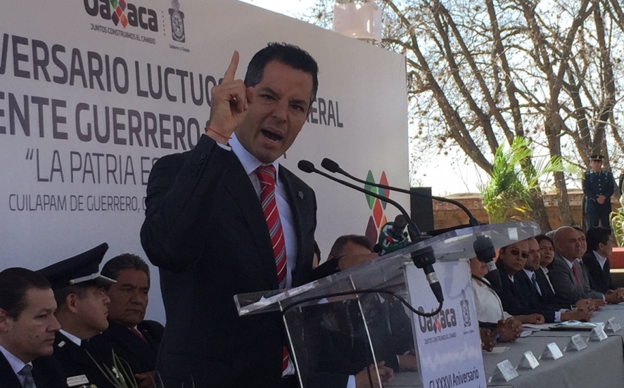 El gobernador indicó que se advierten "torbellinos", ante la amenaza externa, por lo que llamó a estar preparados,