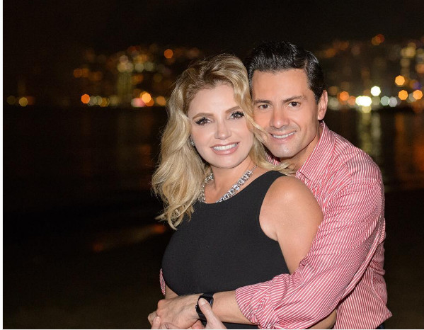 El presidente Enrique Peña Nieto  y su esposa Angélica Rivera.