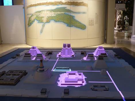La exposición cuenta con una maqueta de la gran Tenochtitlán.