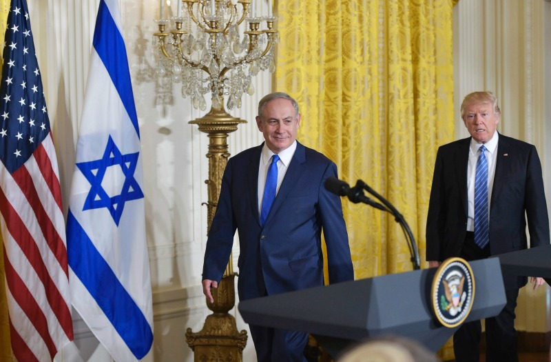 El primer ministro de Israel Benjamin Netanyahu durante su reunión con Donald Trump, en la Casa Blanca.
