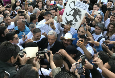 Andrés Manuel López Obrador, líder nacional de Morena, encabezó el pasado 12 de febrero un mitin en Los Ángeles, California, en apoyo a connacionales 