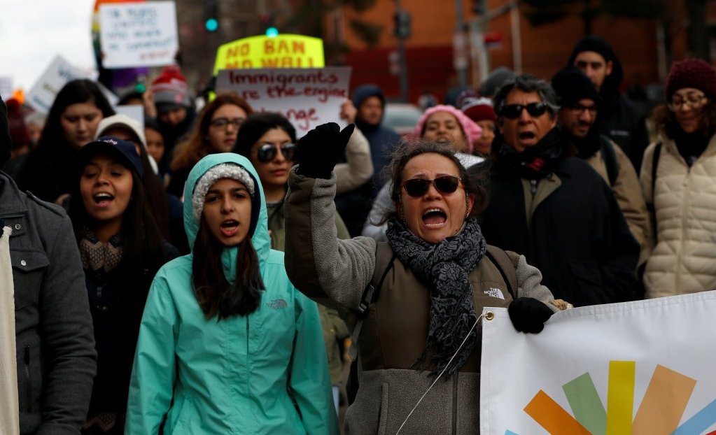  El apoyo a la protesta ganó fuerza en medios sociales y con el boca a oreja.