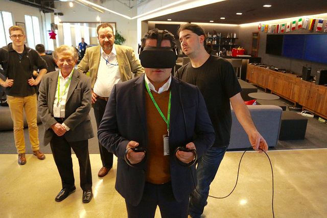 Aristóteles Sandoval hizo una prueba de realidad virtual