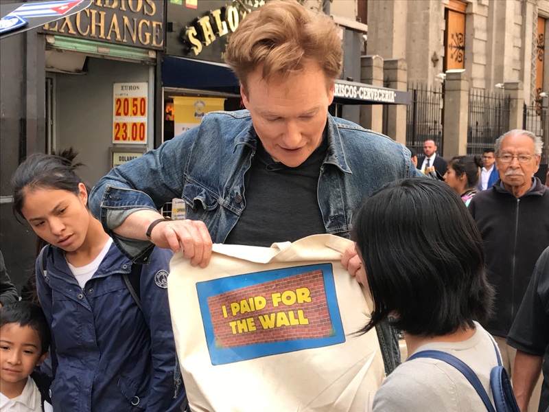 Conan O'Brien recorre las calles de la Ciudad de México.
