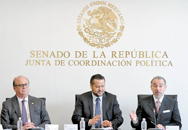El gobernador Graco Ramírez, el senador Fernando Herrera y el procurador Raúl Cervantes. 