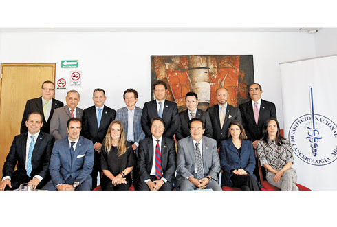 Reunión de directivos del Instituto Nacional de Cancerología con los integrantes de su patronato. 