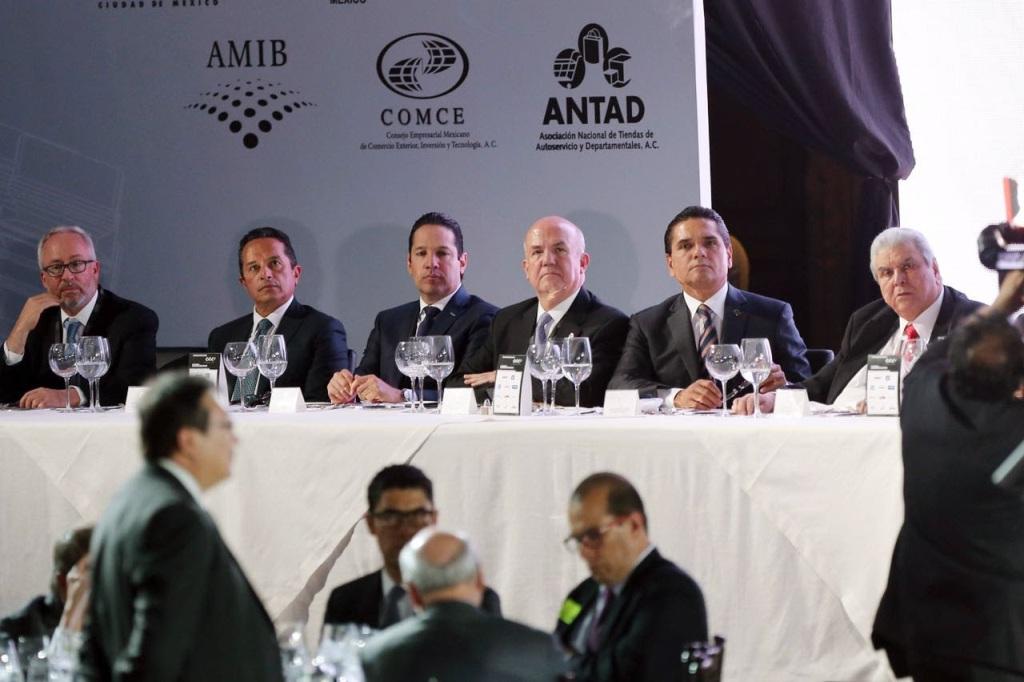 Silvano Aureoles, gobernador de Michoacán, asistió a la ceremonia.