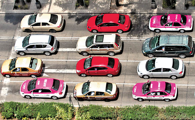 Desde hace 50 años no han podido resolver los congestionamientos viales. 