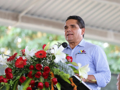 El gobernador de Michoacán, Silvano Aureoles, durante el octavo aniversario de la Asociación de Citricultores del Valle de Apatzingán.