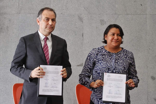 Sergio Jaime Rochin, aspirante a presidir la Comisión Ejecutiva de Atención a Víctimas y Perla Gómez Gallardo, presidenta de la Comisión de Derechos H