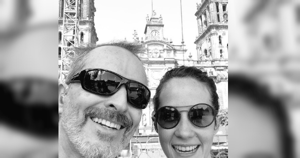 Miguel Bosé se alista para concierto en el Zócalo.