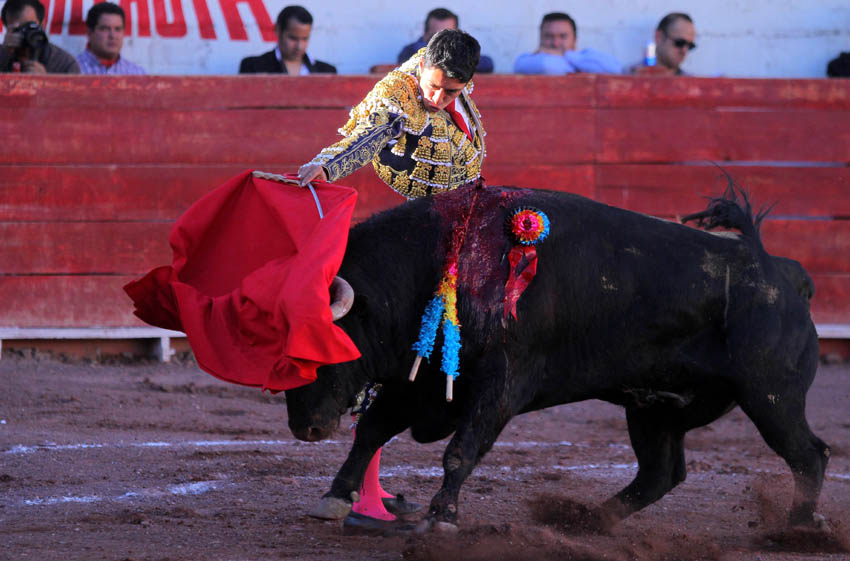 Ponce no tuvo suerte desde el sorteo, logrando sacar jugo de su segundo astado, cortándole una oreja.