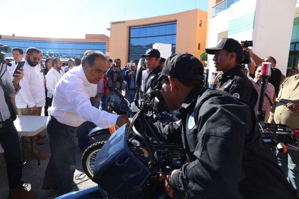 La entrega se realizó en la explanada del Palacio de Gobierno.
