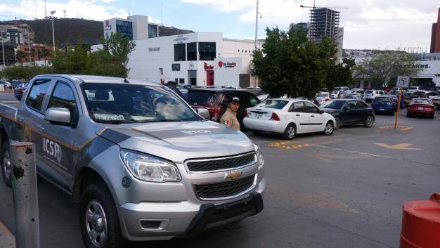 Los hechos ocurrieron en el sótano de la plaza comercial. 