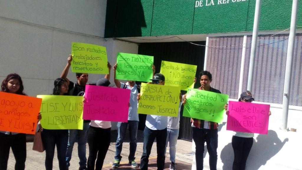 Los manifestantes aseguran que Luis Ángel e Ilse son inocentes.
