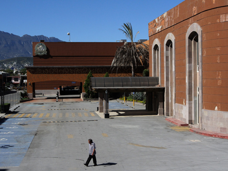  Casino Revolución, el cual luego de tres años reabre sus puertas.