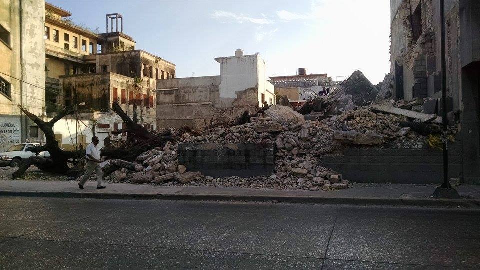 Demolición de antiguo edificio en Tampico 