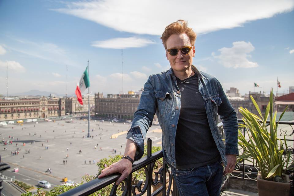 Conan O'Brien graba su programa especial en México.