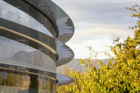 Este es el panel curvo que tendrá el Apple Park. 