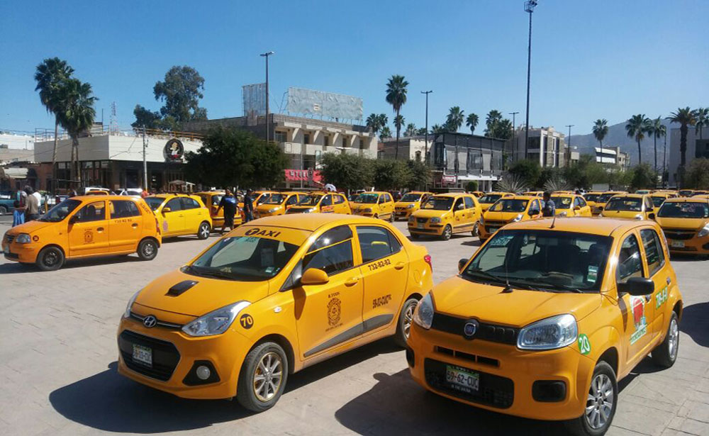 Este miércoles, conductores de taxis se manifestaron en Plaza Mayor para exigir respuesta a su problemática. 