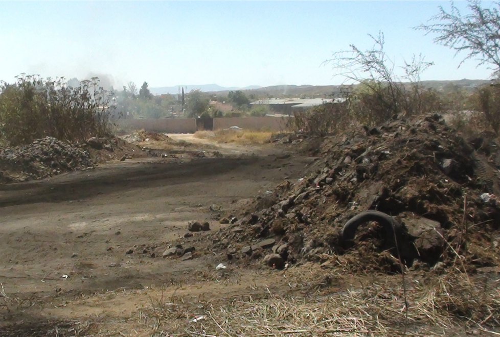 El lugar era utilizado como depósito de llantas y escombro de manera clandestina.
