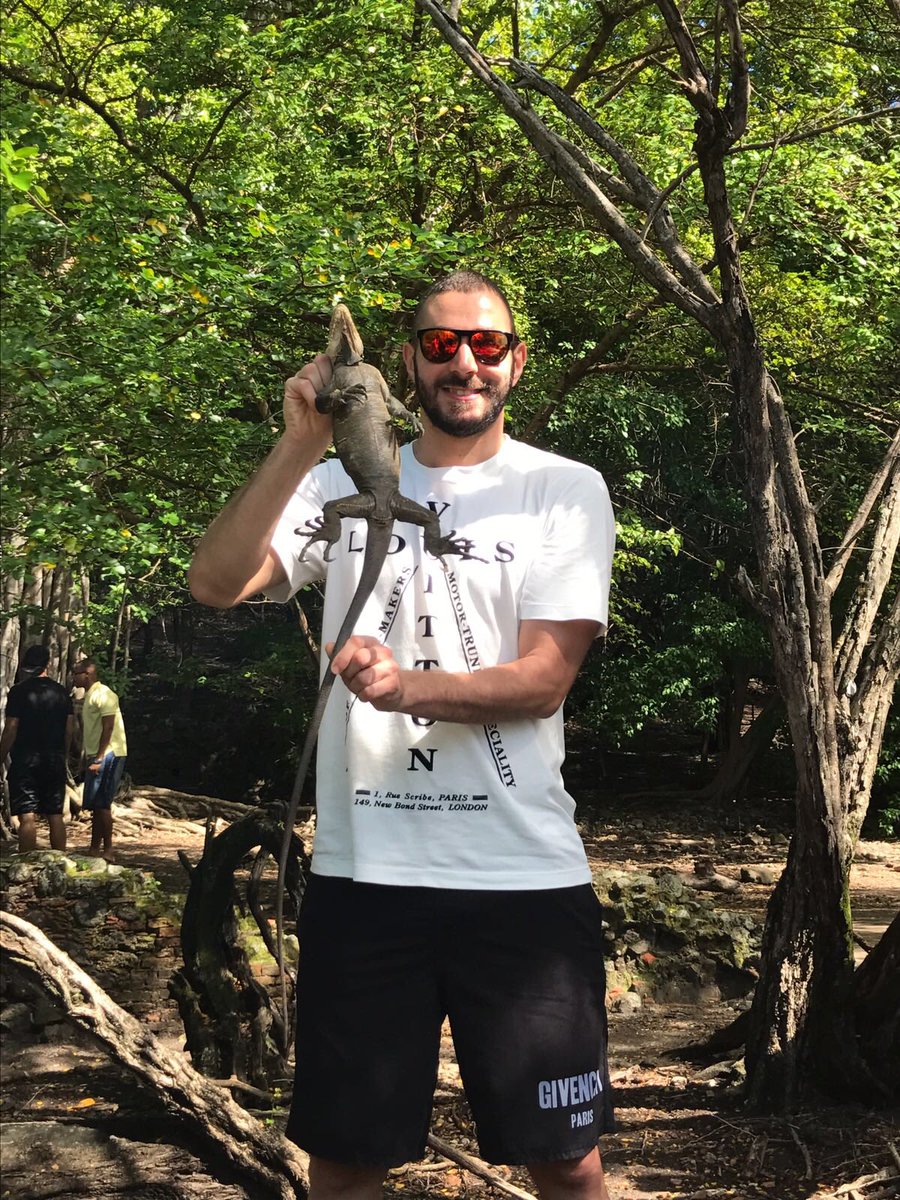 Karim Benzema en Martinica con una especie en peligro de extinción