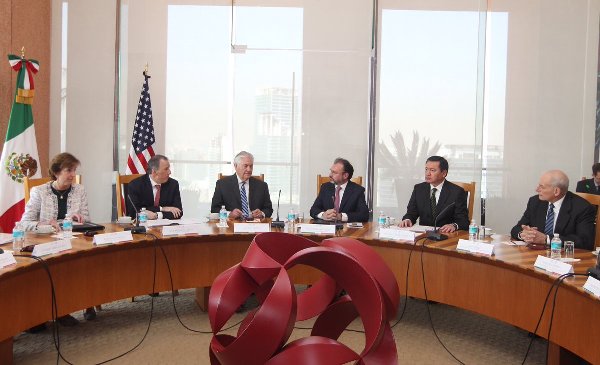 Luis Videgaray encabezó la reunión entre los secretarios mexicanos Miguel Ángel Osorio Chong y José Antonio Meade, y los estadunidenses Rex Tillerson 