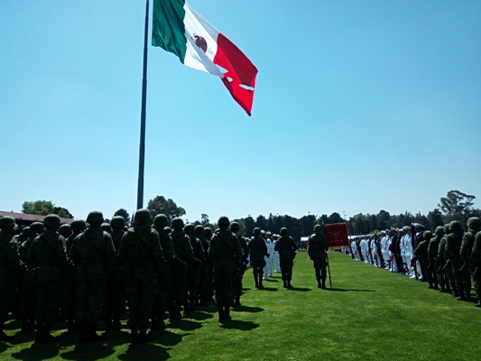 La bandera se rasgo cuando fue izada en Campo marte.