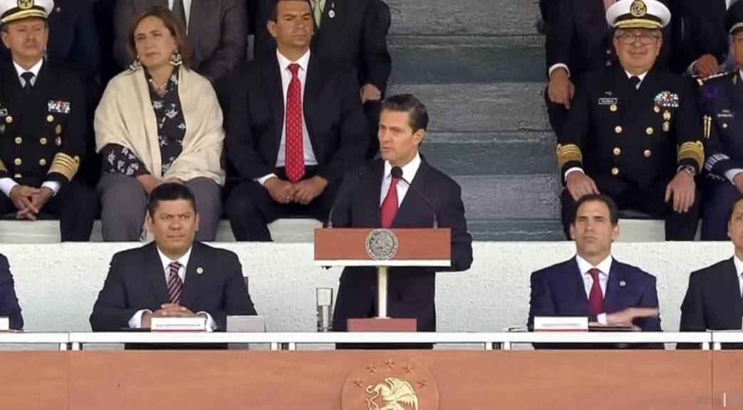 El presidente Enrique Peña Nieto durante la ceremonia del Día de la Bandera.